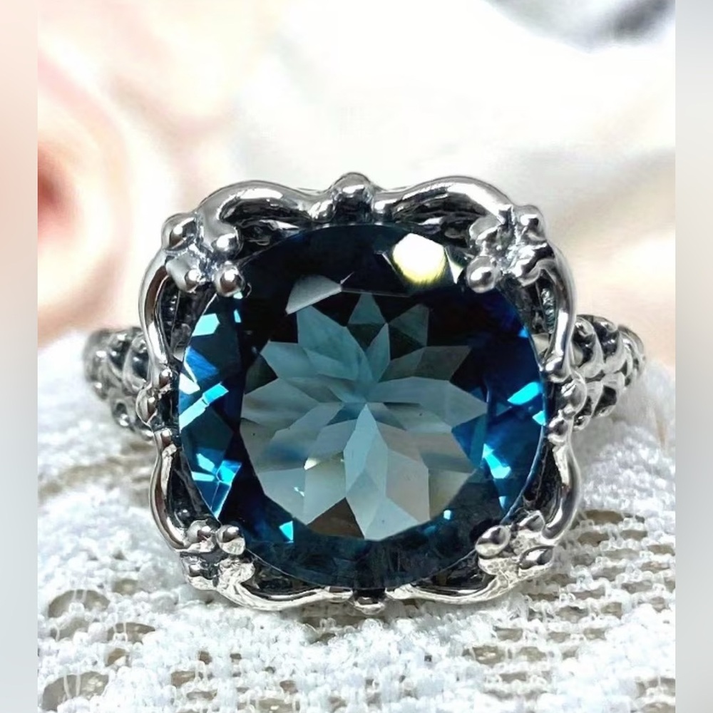 Beautiful ring - Picture 4 of 6